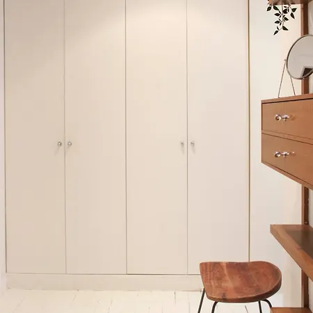 Beautiful Renovated In דירה פריז